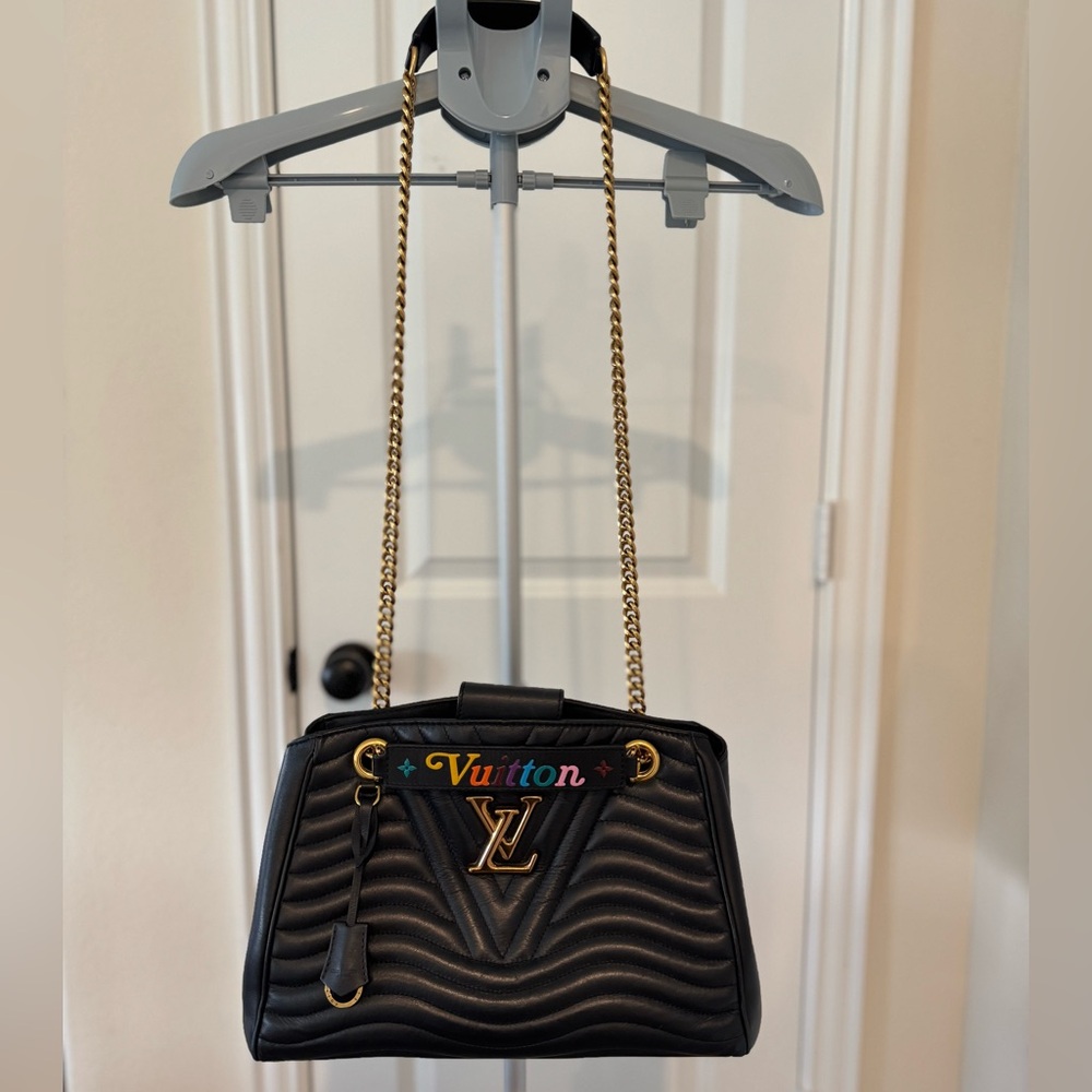LV New Wave GM Black – Leaving Poshmark Friday! Urgent Sale - Picture 2 of 16